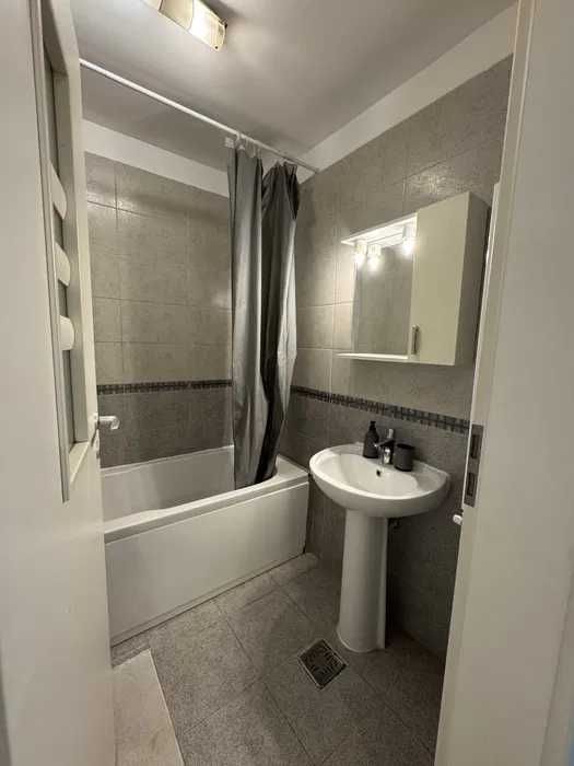 Inchiriez Garsiniera Militari Residence 1500 lei Pet Friendly