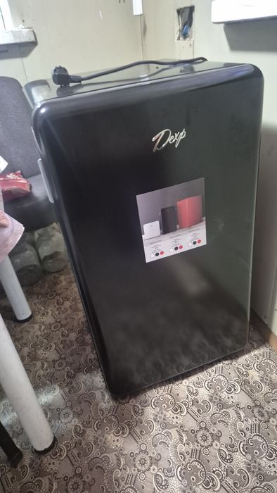 Продам или поменяю мини холодильник.