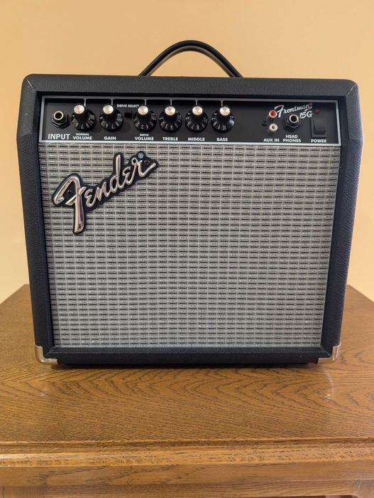 Amplificator pentru chitara FENDER Frontman 15G Series II cu 2 canale, 15W, 1x8"