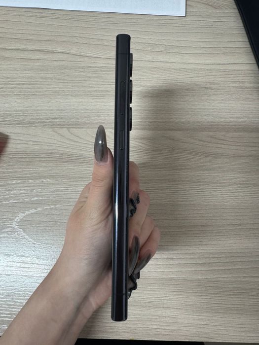 Продам Samsung s23 ultra 256gb