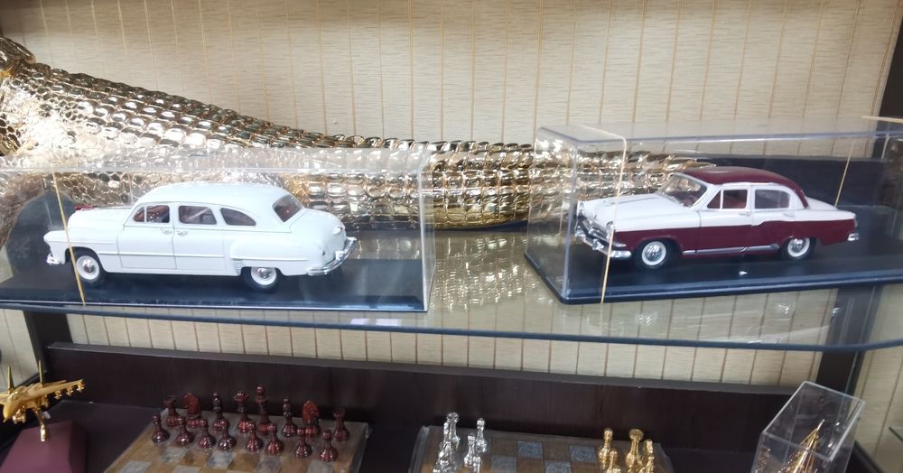 Модель автомобиля Газ 21 Волга. Газ 12 ЗимМасштаб 1:24