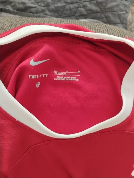 Vând echipament cu Liverpool original