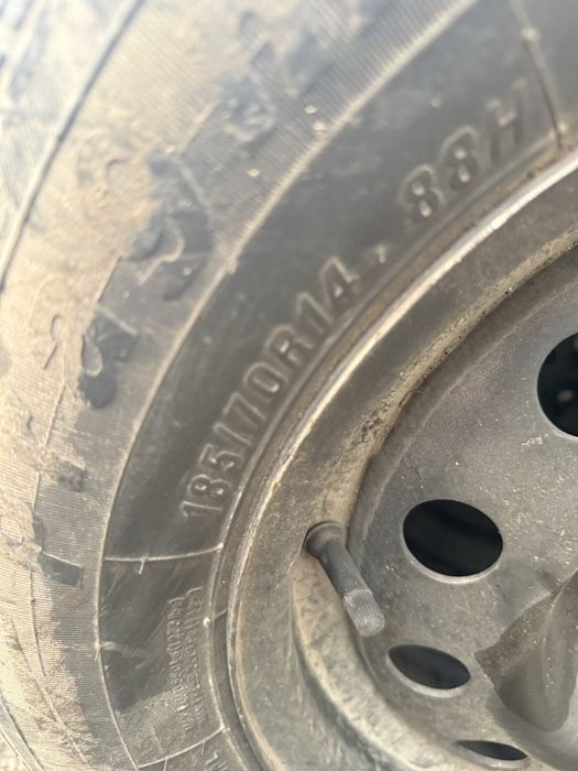 Продам летние шины с дисками 185/70/R14