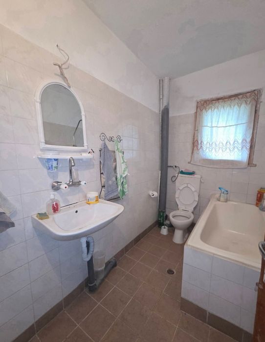 Голяма къща в с.Горна Гращица обл.Кюстендил