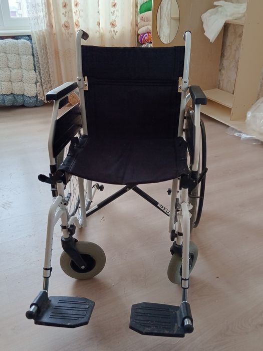 Коляска почти новая