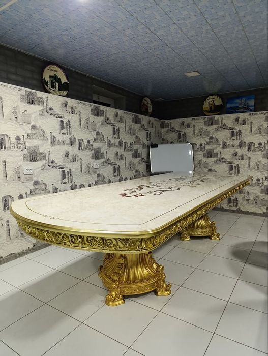 Stol sotiladi srochniga