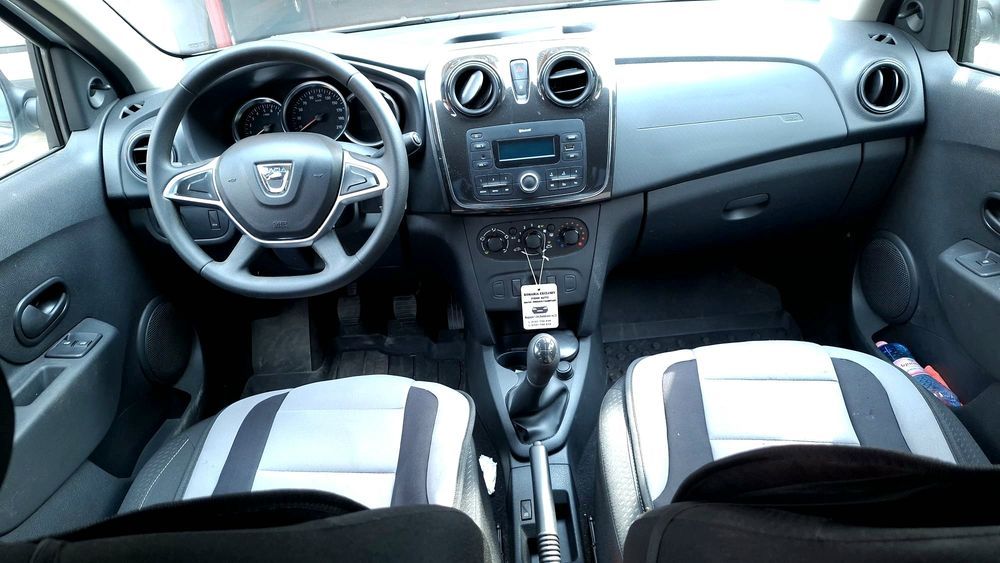 Vând Dacia Logan