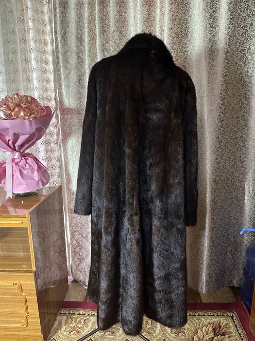 Натуральные шубы из меха Норки с отделкой из меха Соболя .