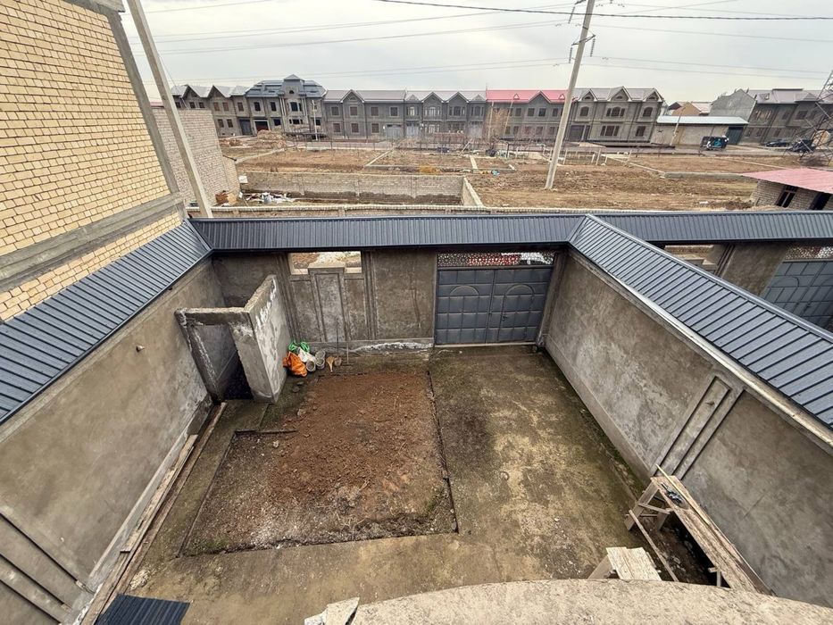 Bunyodkor mahallasida uy sotiladi (korobka)