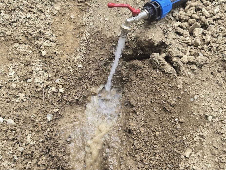 Teren Beliș cu iesire la lac + ponton+ căsuță mobilă+ curent electric+apă