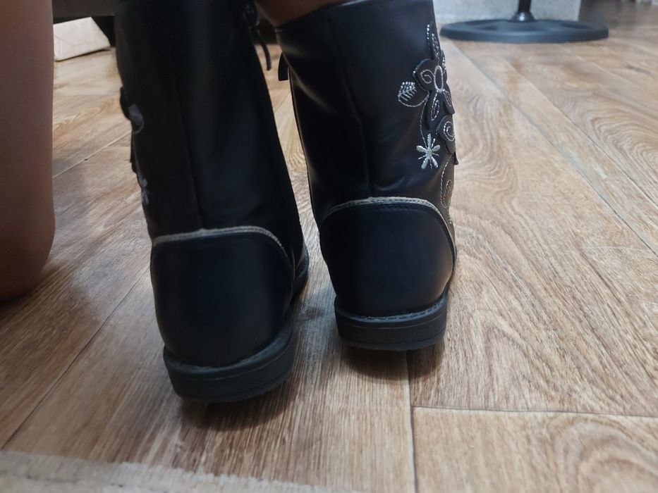 Продам ботинки для девочки