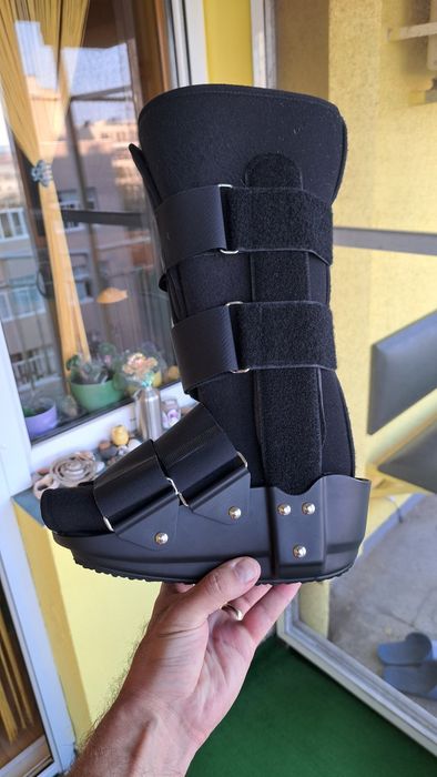 Ортопедичен ботуш