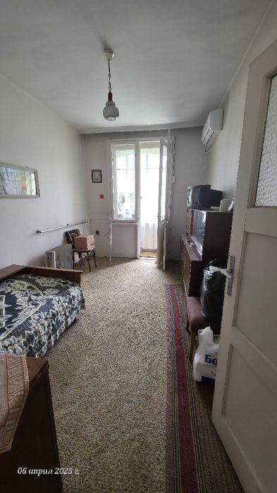 Продава се 3-стаен апартамент в жк. Изток, гр. Перник