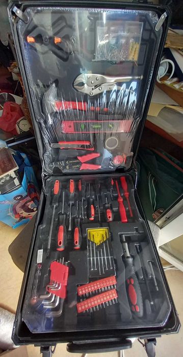 Trusa scule in cutie gen valiza