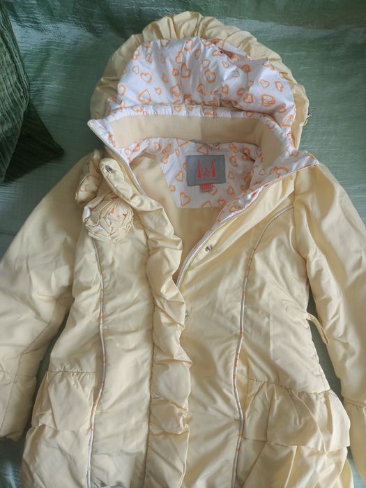 Продам куртки на девочку