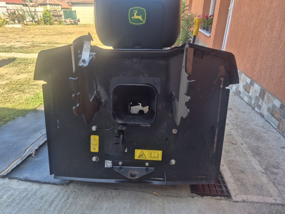 John Deere X117R 2022 Tractoras de tuns iarba