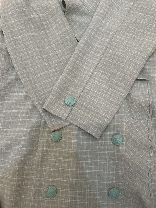 Красивое вечернее платье шалфейного цвета