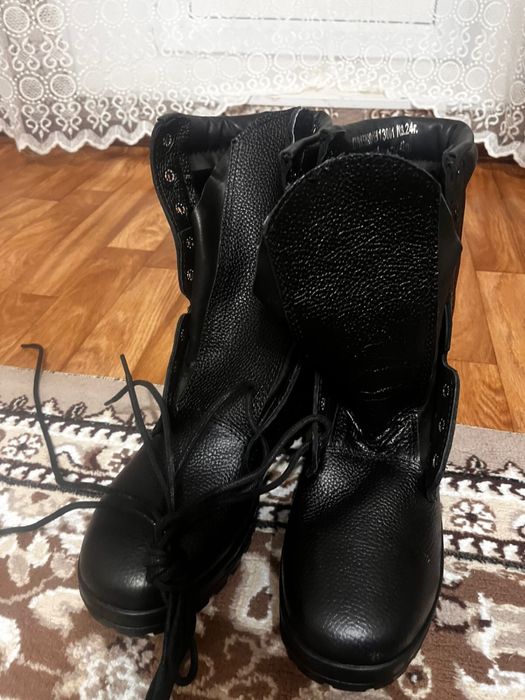 Аяқ киім сатылады