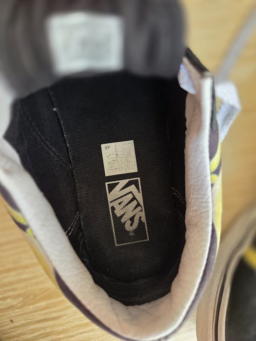 Велурени кецове Vans