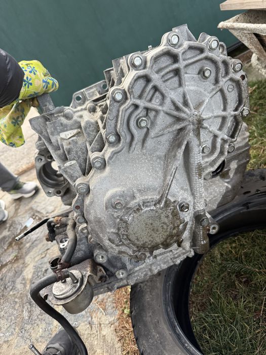 Продавам CVT автоматична кутия от нисан мурано 3.5 бензин.