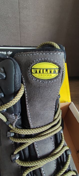 Работни обувки - чисто нови.