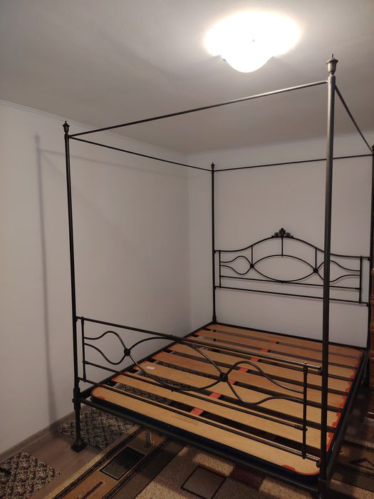 Vând pat fier forjat