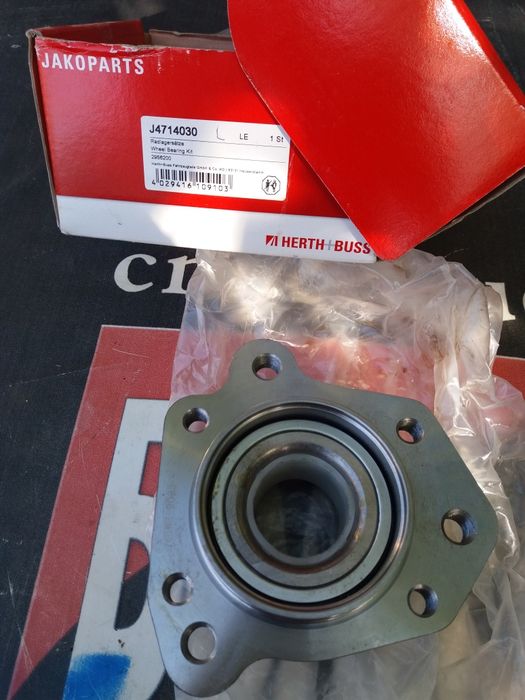 Продавам заден ляв лагер главина за Honda C-RV 1998-2001