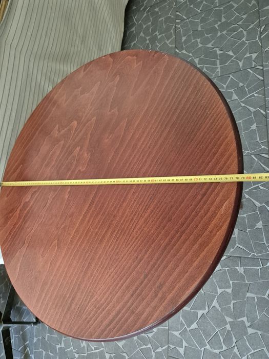 Малка маса с един крак