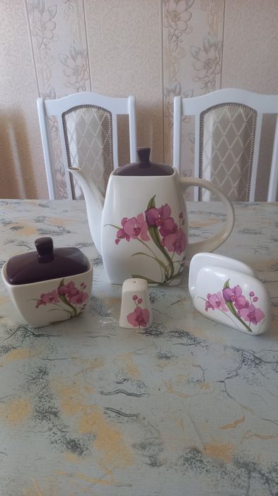 Продаётся  чайник бокалы