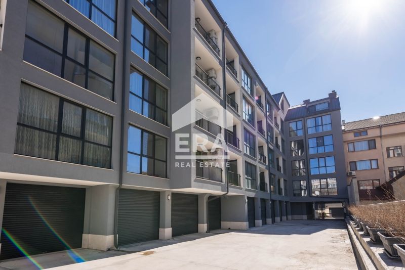 Продава се Двустаен апартамент в Варна, Център - 66 кв.м за 2728 €/кв.м - Снимка #1
