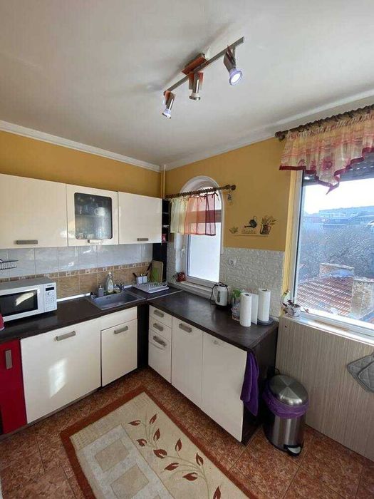 Продава се Тристаен апартамент в Пловдив, Кършияка - 106 кв.м за 2378 €/кв.м - Снимка #2