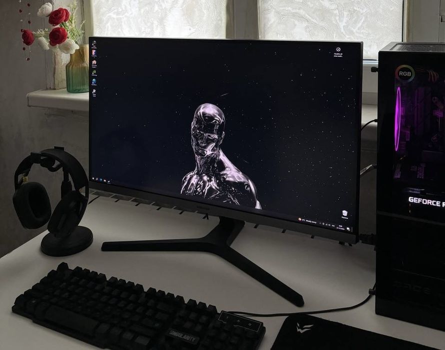 Монитор Samsung 32" 4K UHD