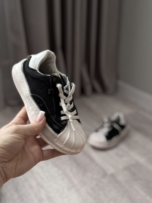 Продам обувь для девочки ( кроссовки, ботинки)