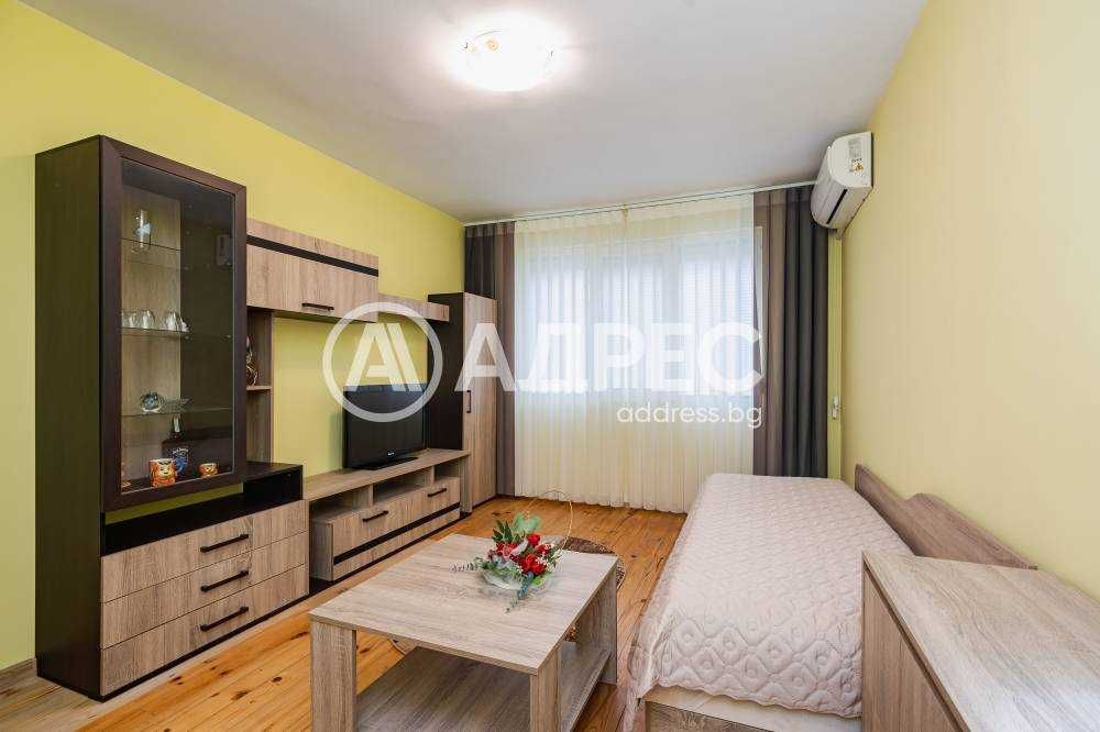 Тристаен апартамент, кв. Колхозен пазар, гр. Варна