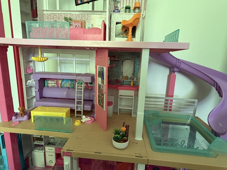 Barbie Dreamhouse original Mattel + mașină de înghețată Barbie