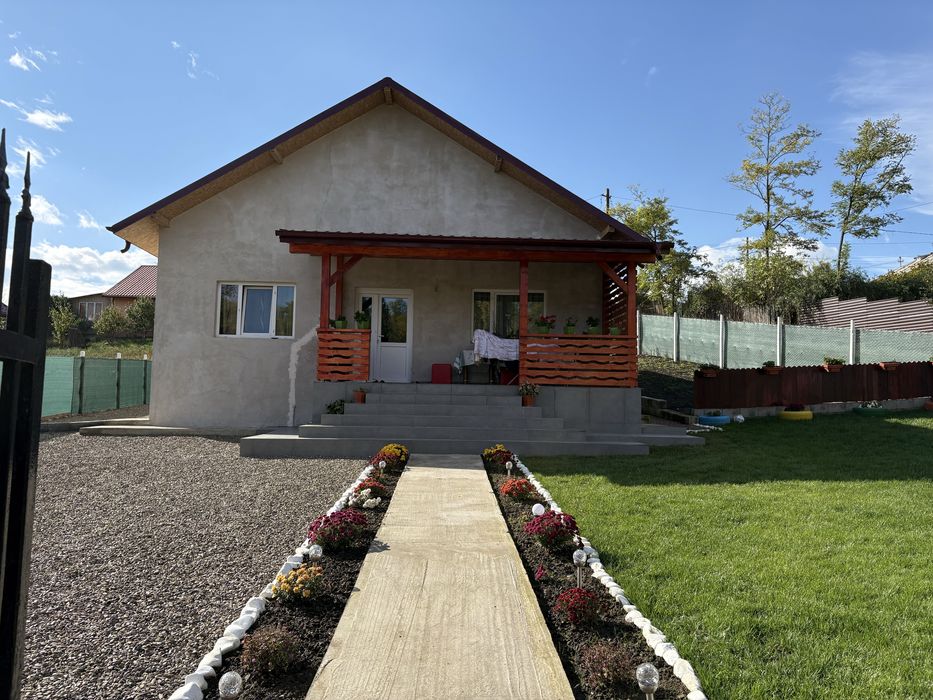 Casa de vanzare în Sarca – tot ce ai nevoie pentru confortul tau!
