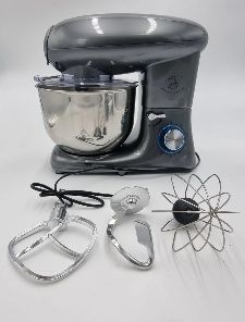 кухненски робот е модел Royal Swiss SM-1505BM