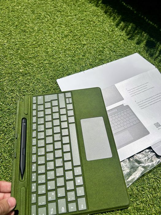 Microsoft Surface Pro Signature Keyboard в комплект с писалка Surface Slim Pen 2