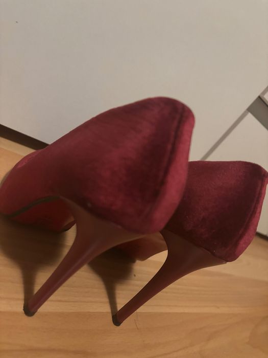 Кадифени червени точета