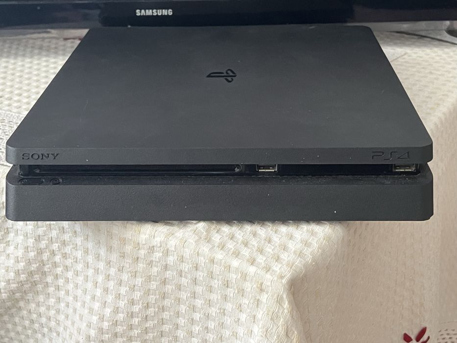 Ps4 impecabil estetic și mecanic