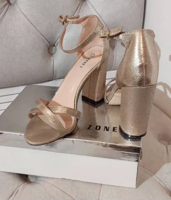 Босоножки золотые 38р