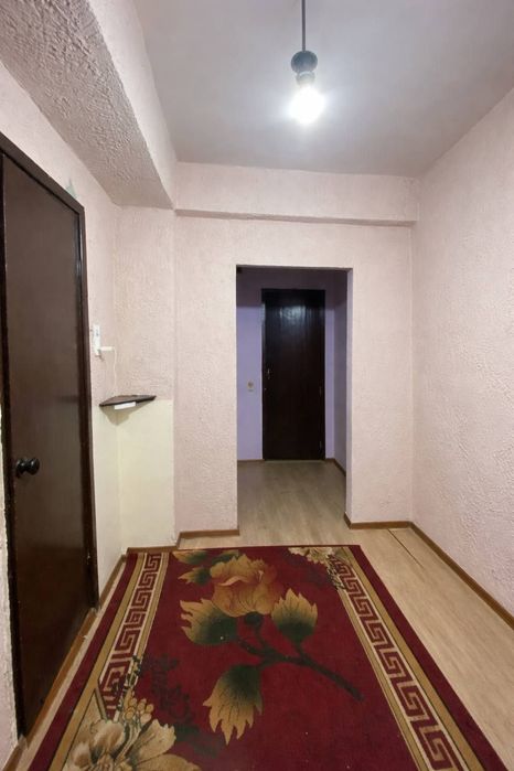 Кушбеги 2комн/6/9, 42м² Разделка, Панель. Средни ремонт. Ор-р: Бассейн