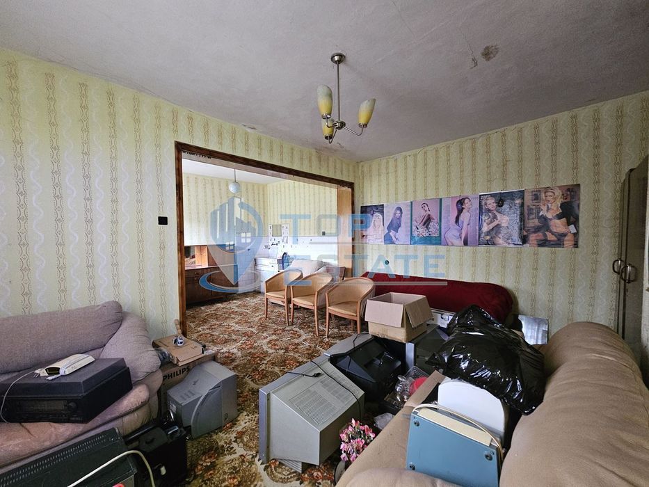 Здрава тухлена къща с гараж в село Пиперково, област Русе