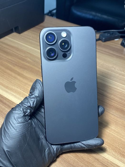 iPhone 15 Pro Max • 256 GB • Black Titanium