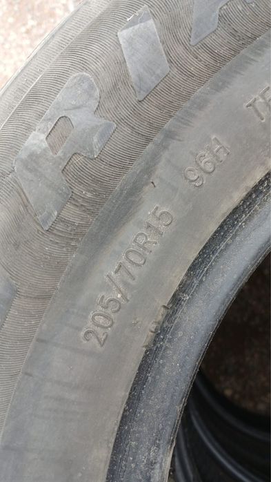 Продам шины 205/70R15