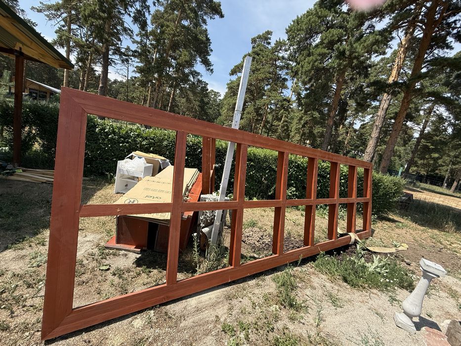 Продам Витраж , дерево.  по телефону.