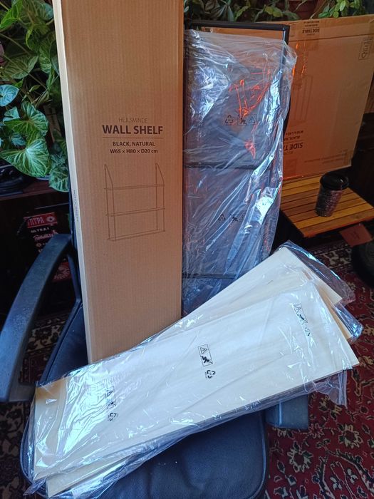 Метални Стенни етажерки в два цвята