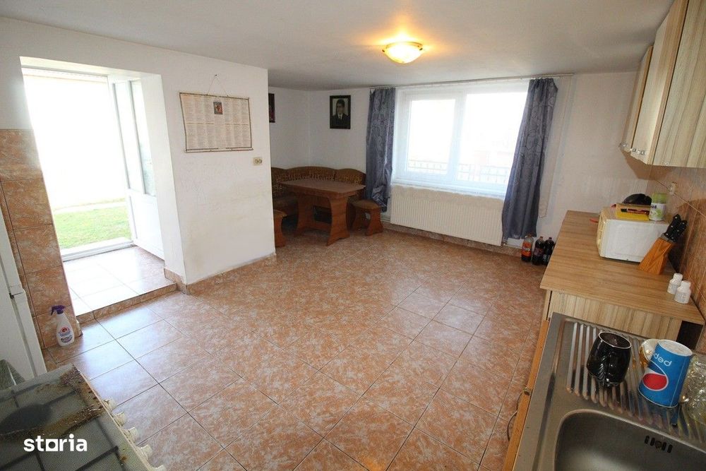 Vând proprietate cu 2 case în Peștișu Mare-Hunedoara, teren 2261mp...