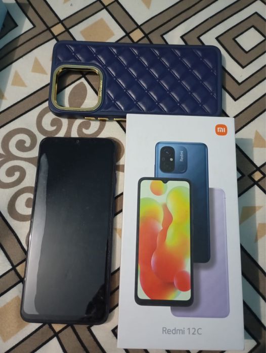 Xiaomi 11 Lite 5G и Redmi 12C