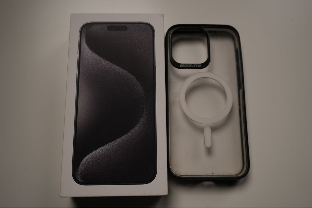 Apple iPhone 15 Pro Max, 256 GB, 5G, titan negru in stare excelenta